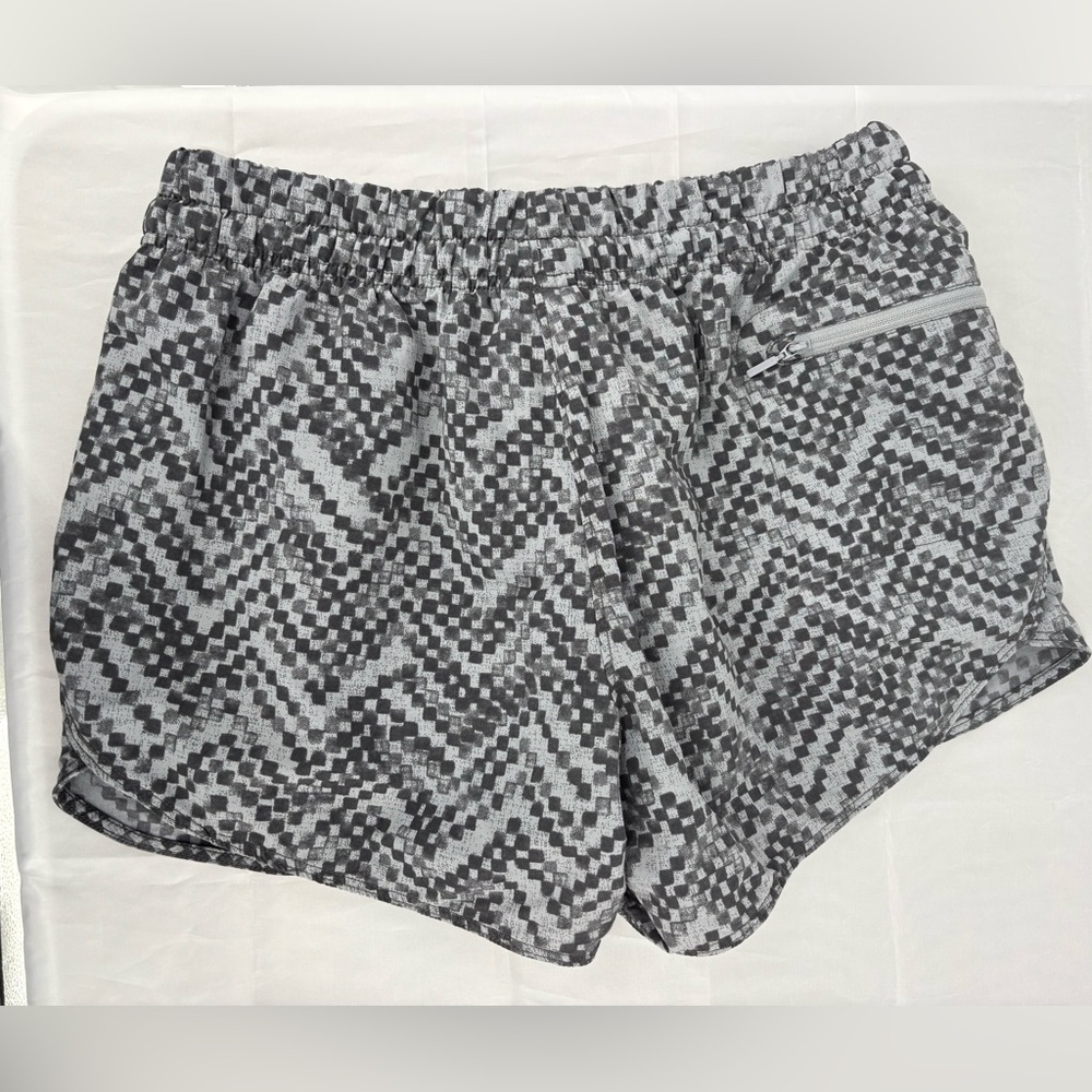 Nike & North Face Athletic Shorts 4 Pieces Bundle - Picture 10 of 14